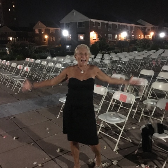 Meet your Posher, Robin - Picture 2 of 2